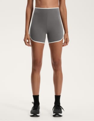 Oysho - Compressive - Retro-Hotpants in Smaragdgrün mit hohem Bund, 10 cm-Schwarz