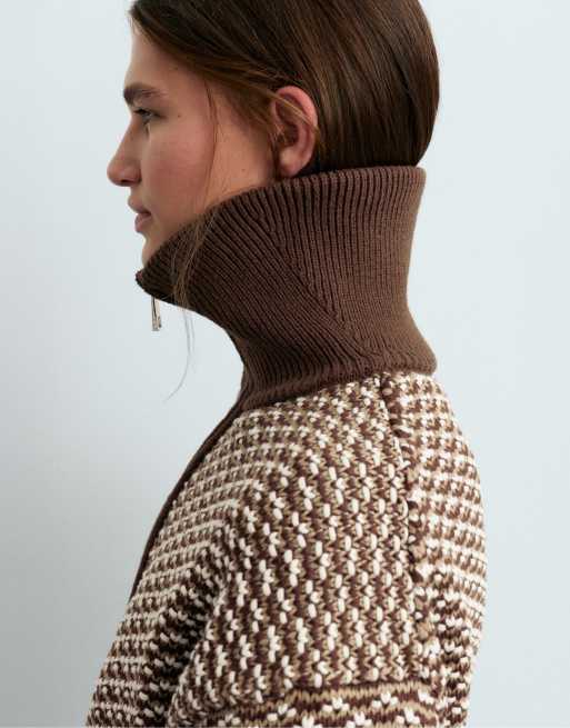 OYSHO Contrast high-neck knit jacket in brown, 3 of 5