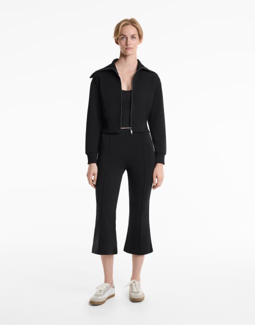 OYSHO Cotton blend flare capri trousers with crease in black