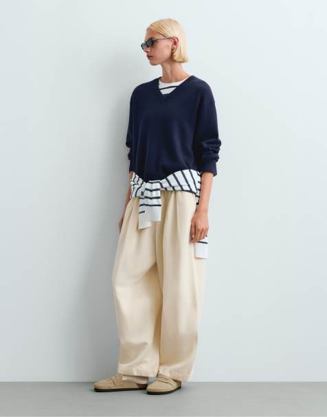 OYSHO Cotton-blend v-neck jumper in navy - view 1
