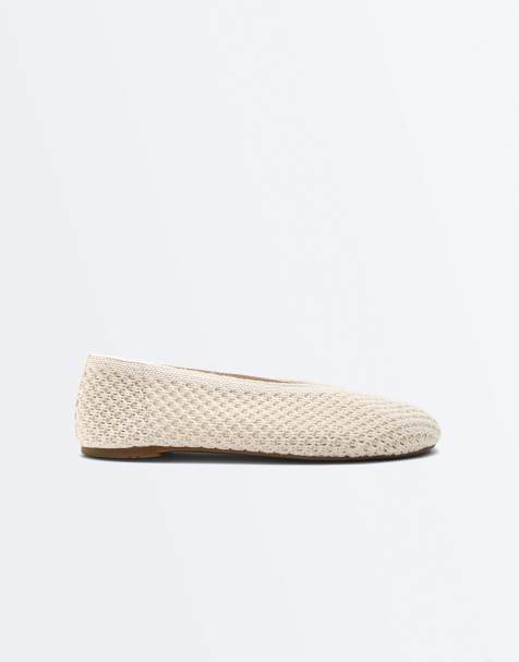 OYSHO Crochet ballet flats in ecru - view 1