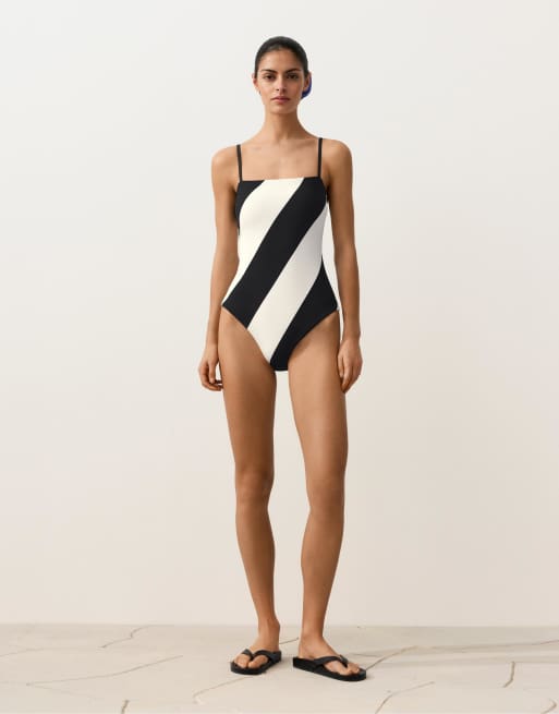 OYSHO Diagonal stripe piqué bandeau swimsuit in black, 4 of 4