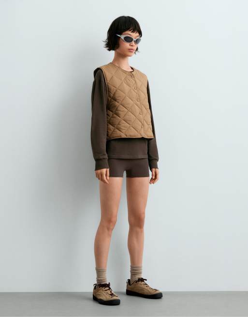 OYSHO Diamond quilted gilet in cocoa, 2 of 5