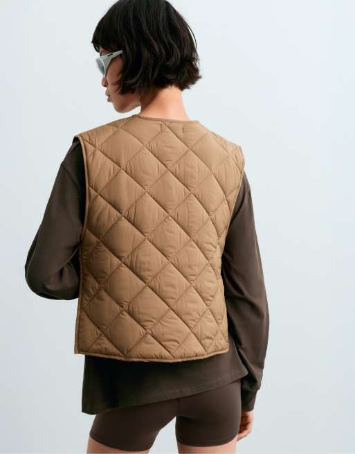 OYSHO Diamond quilted gilet in cocoa, 4 of 5