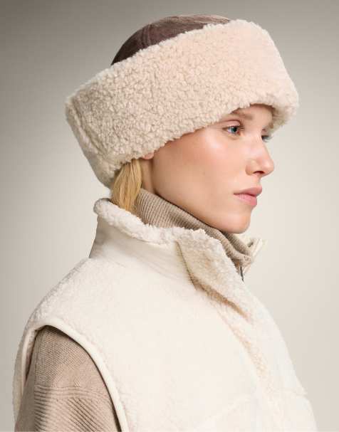 OYSHO Double-faced faux-shearling hat in bown - view 1