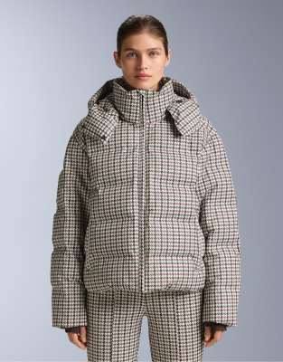 OYSHO - Down By Minardi Piume Company Ski 10k - Wattierte, gemusterte Cropped-Skijacke in Hellrosa