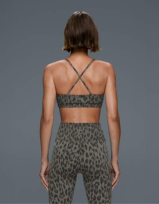 OYSHO Evermove brassière sportiva a basso sostegno leopardata color kaki, 1 di 6