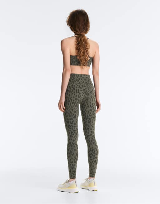 OYSHO – Evermove – Kakifärgade, leopardmönstrade, ankellånga leggings med hög midja, 4 av 4