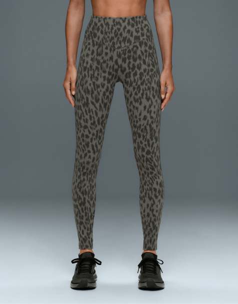 OYSHO Evermove leggings med leopardprint, højtaljet og ankellange, i sort - view 1