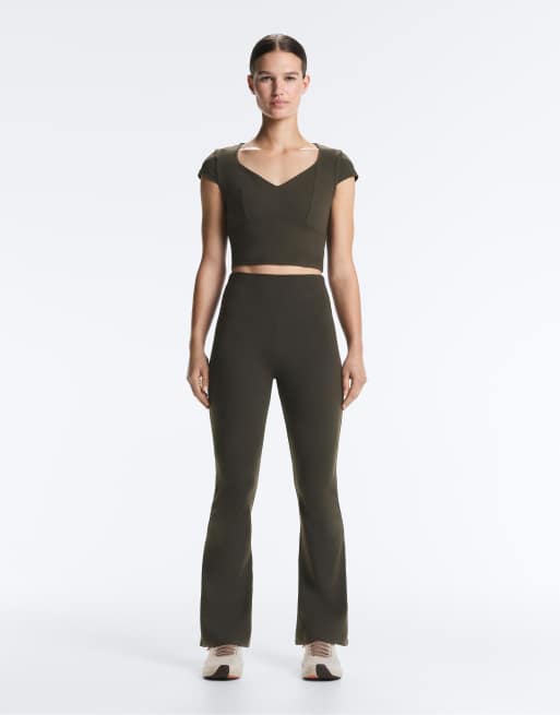 OYSHO - Evermove - Pantaloni a zampa marroni a vita alta, 2 di 4