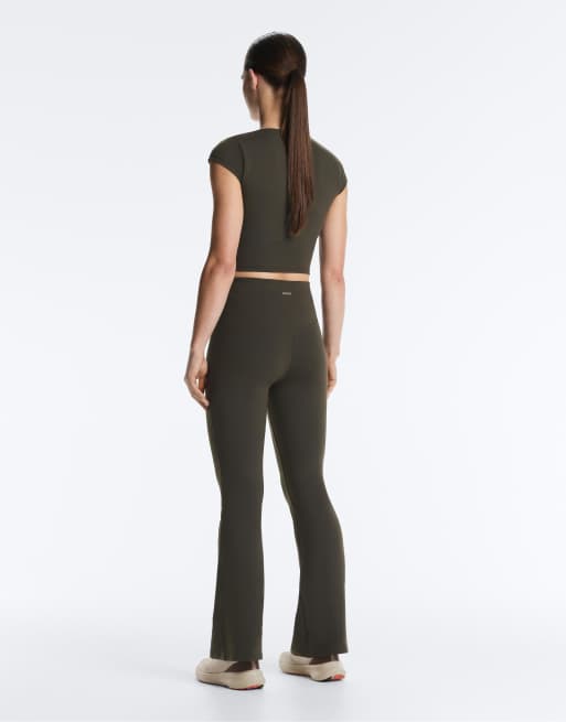 OYSHO - Evermove - Pantaloni a zampa marroni a vita alta, 4 di 4