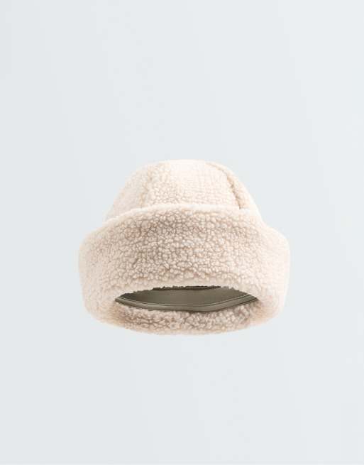 OYSHO Faux-shearling turn-up beanie in cream, 4 of 4