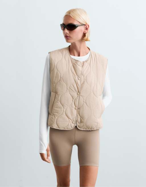 OYSHO Fellex® aerogel padded gingham gilet in beige, 2 of 5