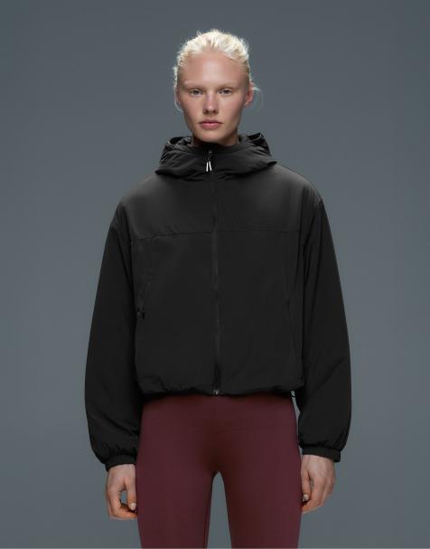 OYSHO Fellex® teknisk vadderad boxig jacka i svart - view 1