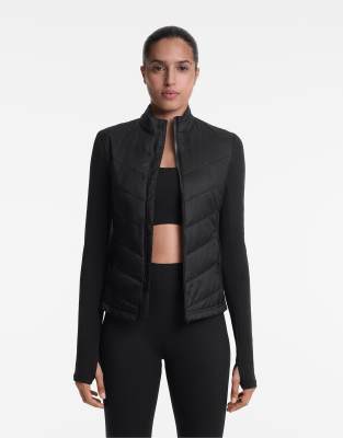 Oysho – Fellex® Volcanic – Svart vadderad löparjacka - view 1