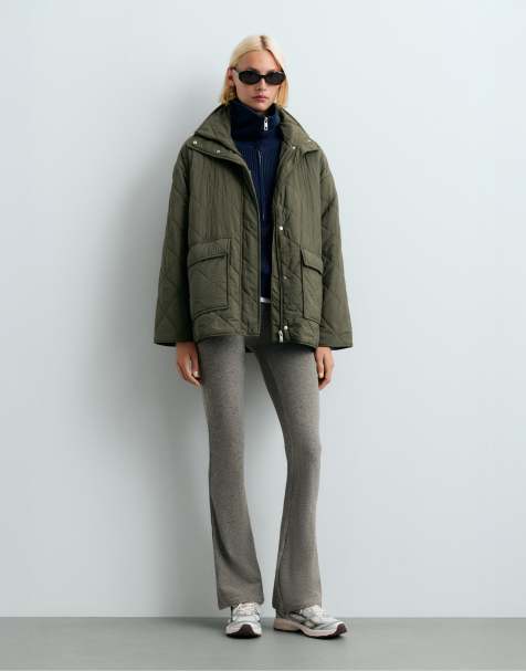 OYSHO Fellex® wattierte Jacke mit Rautensteppung in Khaki - view 1