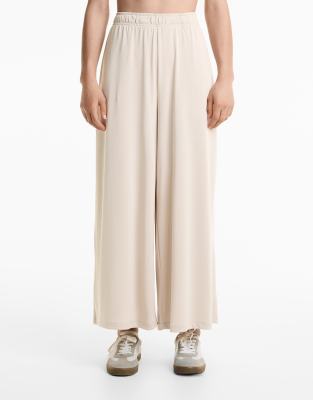 Oysho - Fließende Cropped-Hose mit weichem Modal in Hellbeige und weitem Bein-Braun