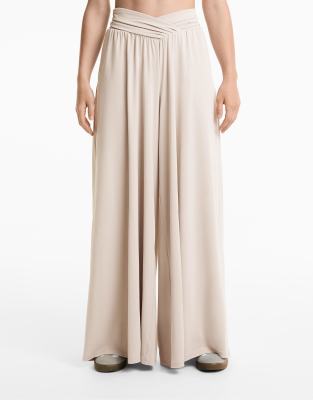 Oysho - Fließende Hose aus Modal-Mix in hellem Taupe mit extrabreitem V-Bund-Braun