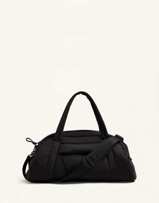 OYSHO - Gepolsterte Sporttasche aus Funktionsmaterial in Schwarz