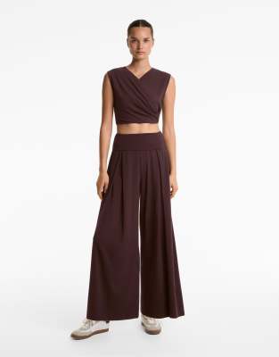 OYSHO - Gerade geschnittene Hose aus Baumwollmix in Braun mit umgeschlagenem Bund-Brown