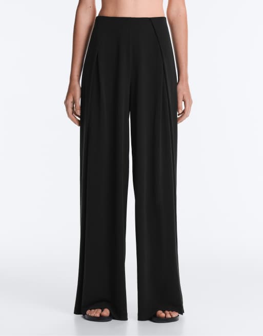 OYSHO – Gerade geschnittene Hose aus Modalmix in Schwarz mit seitlicher Bundfalte, 2 von 4