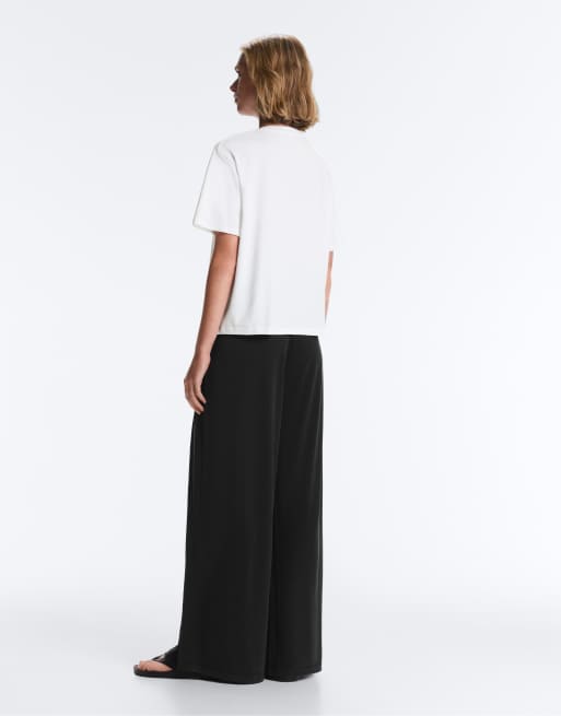OYSHO – Gerade geschnittene Hose aus Modalmix in Schwarz mit seitlicher Bundfalte, 3 von 4