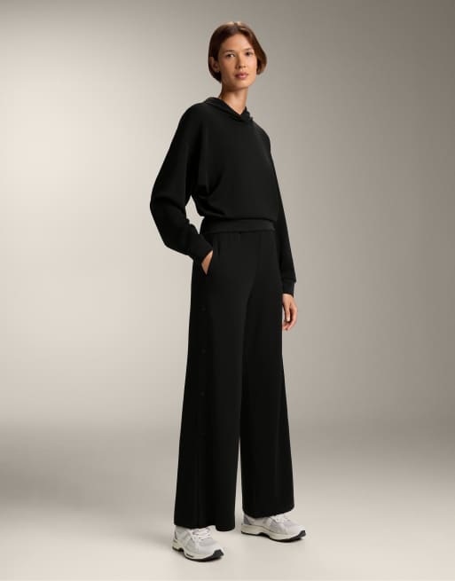 OYSHO – Gerade geschnittene Hose aus weichem, geripptem Modal in Schwarz mit Knöpfen, 3 von 4