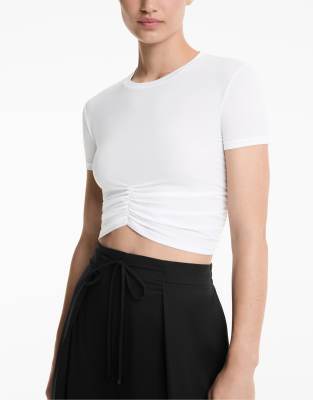 Oysho - Gerafftes, kurzärmliges Cropped-T-Shirt in Wollweiß