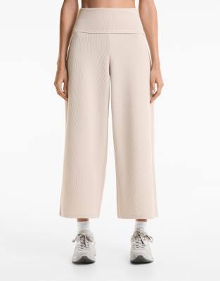 Oysho - Gerippte Hose mit umgeschlagenem Bund und weitem Bein in Hellbeige-Braun