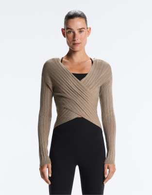 OYSHO - Gerippter Feinstrickpullover in Hellbraun-Brown