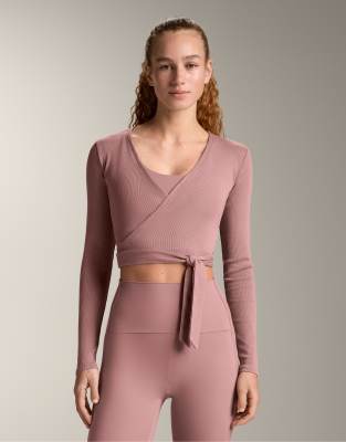 OYSHO - Geripptes Wickeloberteil aus Baumwollmix in Hellrosa