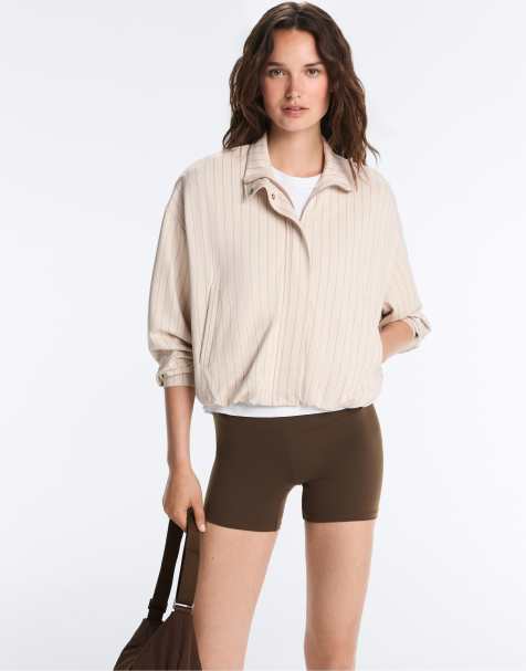 OYSHO – Gestreifte Jacke in Sandbeige mit Ballonsaum - view 1