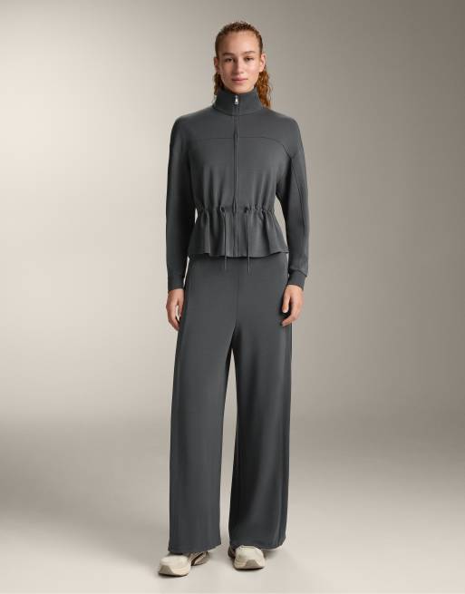 OYSHO - Giacca in morbido modal grigio con vita regolabile e colletto alto, 3 di 4