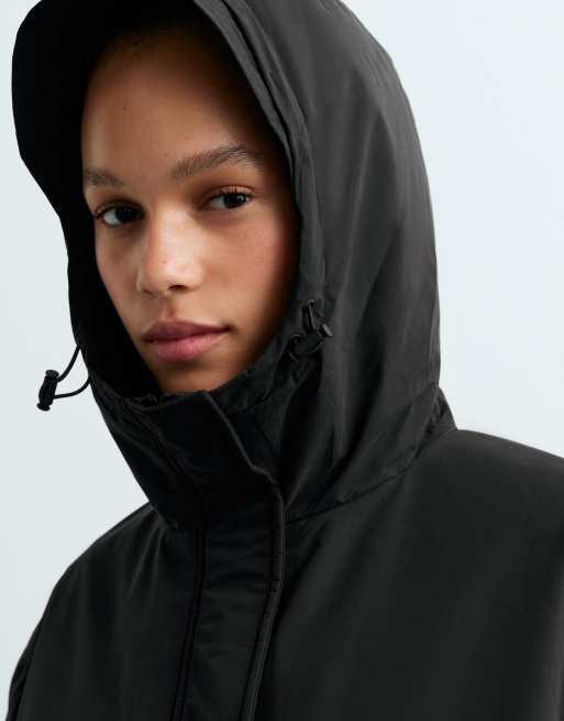 OYSHO giacca lunga imbottita impermeabile in nero, 3 di 4