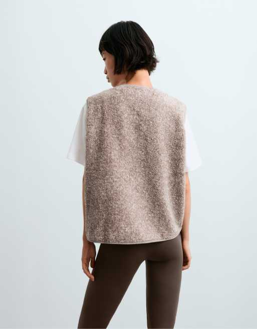 OYSHO gilet zippé en imitation peau de mouton couleur taupe, 3 de 4