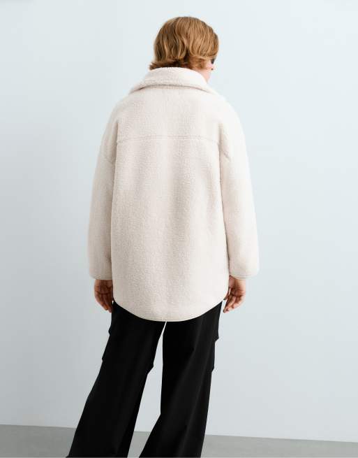 OYSHO High-collar faux-shearling jacket in ecru, 4 of 5