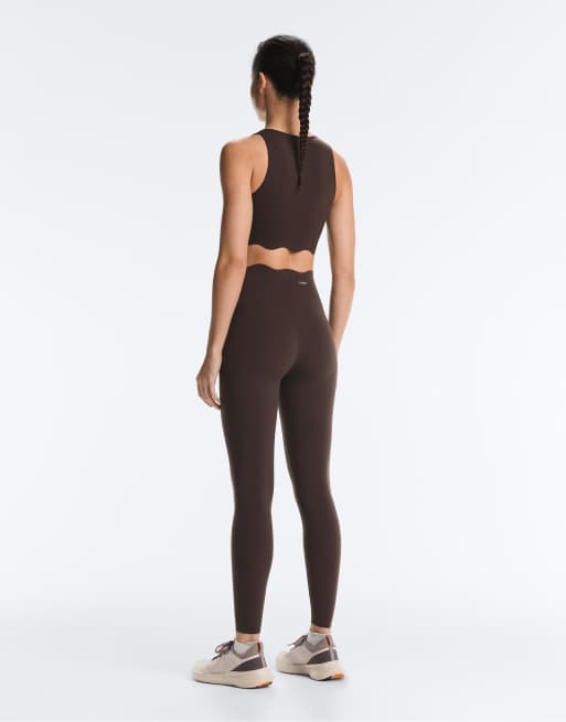 OYSHO High-rise compressive core control ankle-length leggings with wave detail in brown, 3 of 4