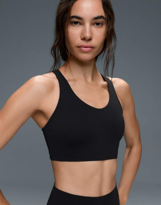 OYSHO high-support compressive crossover back sports bra in black, 3 of 7