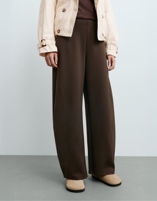 OYSHO High-waisted neoprene-effect cocoon trousers in brown, 2 of 4