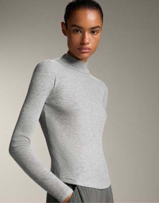 OYSHO - Hochgeschlossenes, geripptes T-Shirt mit Lyocell in Schwarz