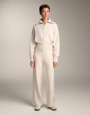 OYSHO - Hose in Elfenbein-Ecru mit geradem Bein und kontrastierender Paspelierung-Neutral