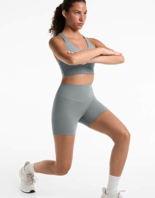 OYSHO - Hotpants aus Comfortlux in Stahlblau mit hohem Bund, 10 cm-Grau
