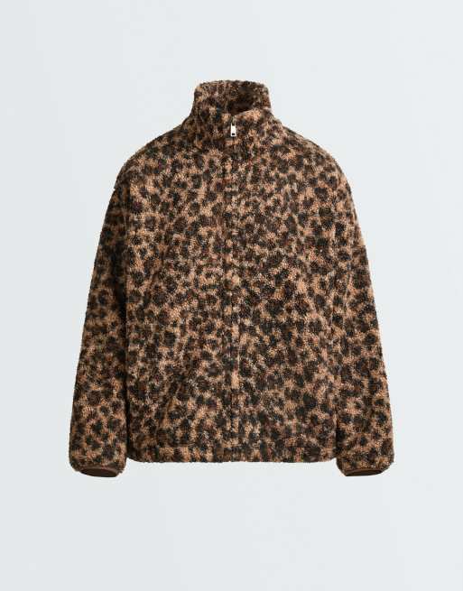 OYSHO Jacke aus Kunstlammfell mit Leopardenmuster in Braun, 5 von 7