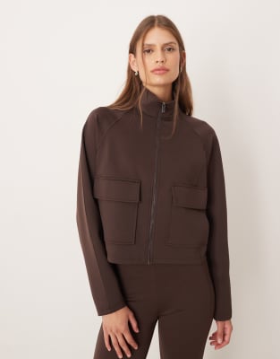 OYSHO - Jacke aus Material in Neoprenoptik in Braun mit Taschen-Brown