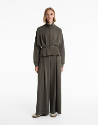 OYSHO - Jacke in Schwarz mit Gürtel und weichem Modal