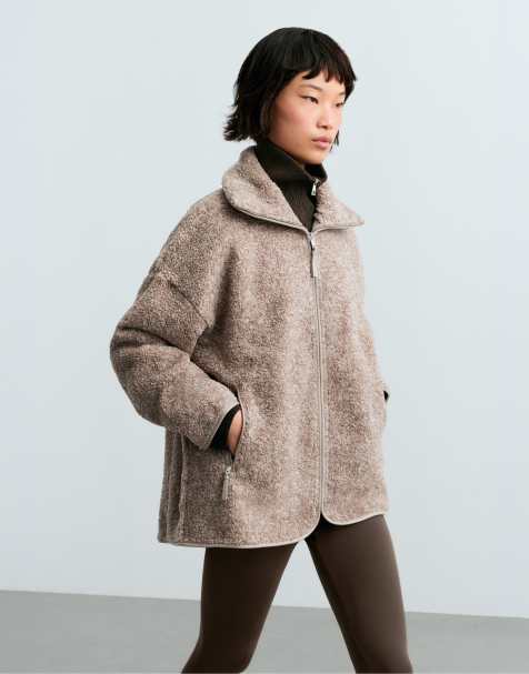 OYSHO Jacke mit hohem Kragen in Taupe in Faux-Shearling-Optik - view 1