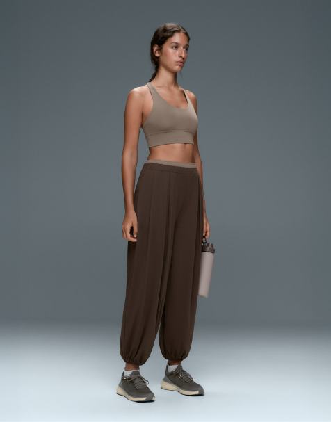 OYSHO joggers plissettati a vita alta Comfortlux marroni - view 1