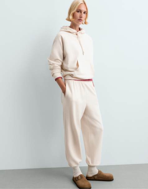 OYSHO joggingbukser i fleece i lys ecru - view 1