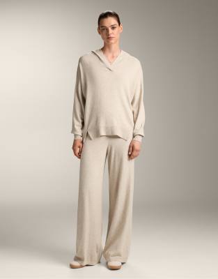 OYSHO - Kapuzenpullover aus Feinstrick in Steinbeige-Grau