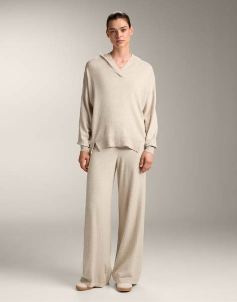 OYSHO – Kapuzenpullover aus Feinstrick in Steinbeige - view 1